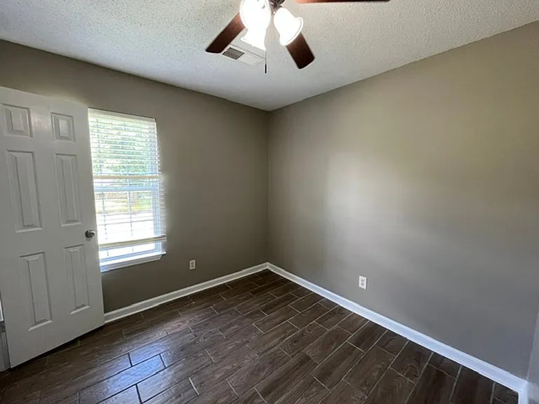 1936 Custer Dr — Photo 5