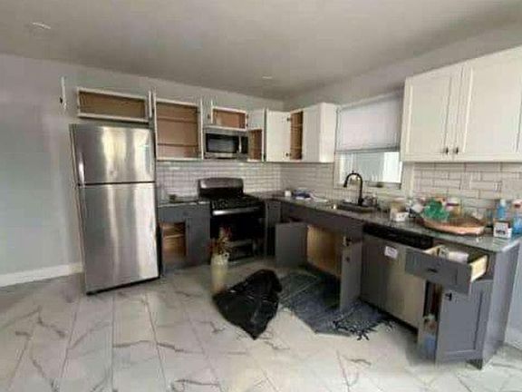 4th image of 19 Rose Ave