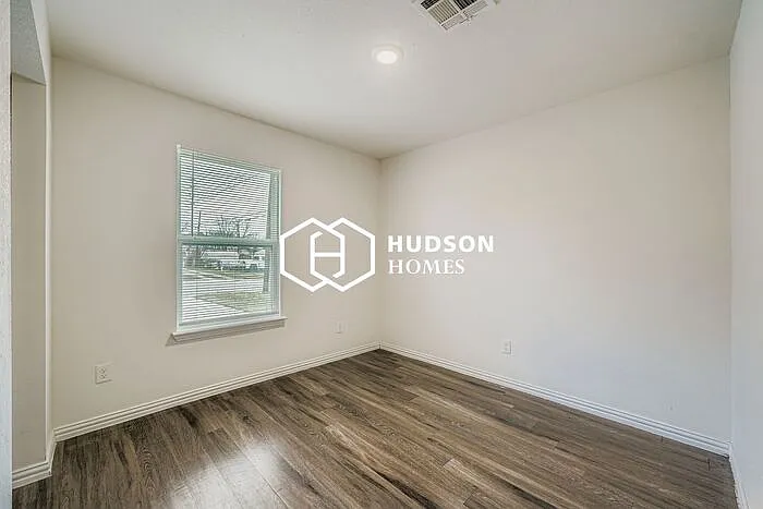 2318 N 15th A St — Photo 10