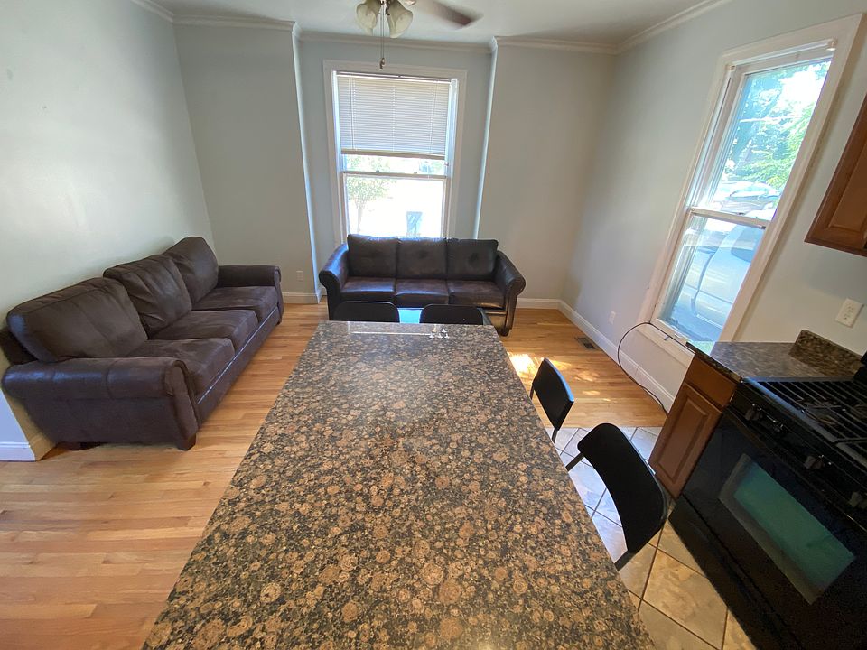 1st image of 529 N Division St