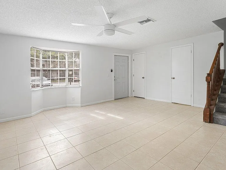 304 Georgian Park Dr — Photo 3