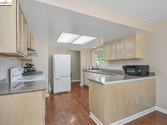 5th image of 1516 Mission Dr