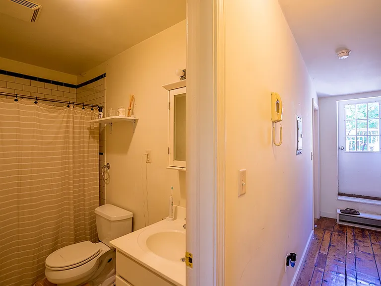 1715 Christian St #2F — Photo 10