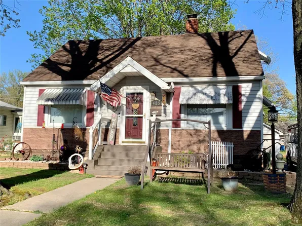 425 S 7th St, Wood River, IL 62095