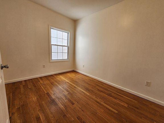 4th image of 342 Randolph Ave #2