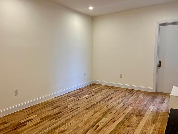 4th image of 49 Saint Nicholas Ter APT 44