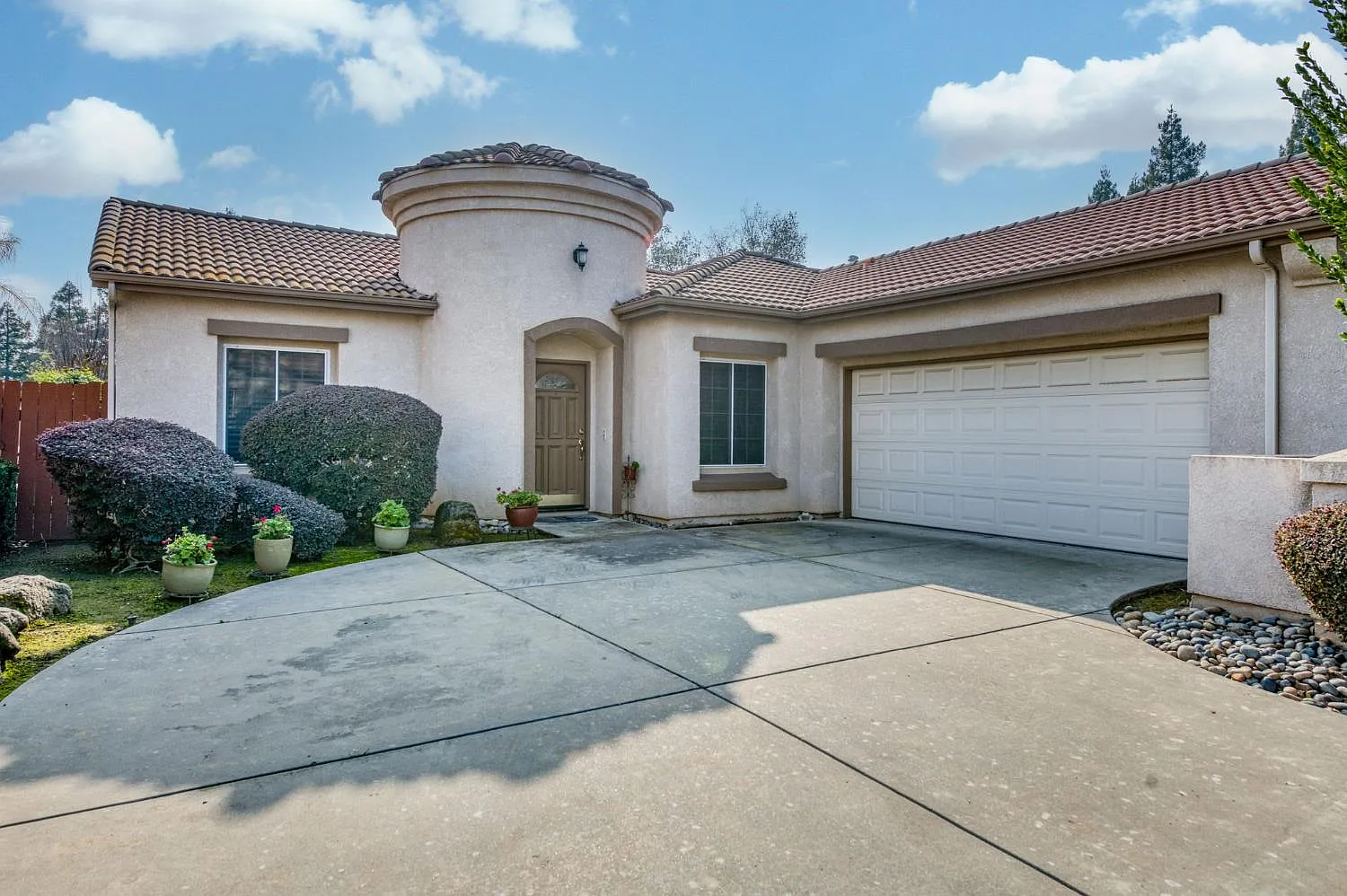 2406 E Marquise Ct photo 1