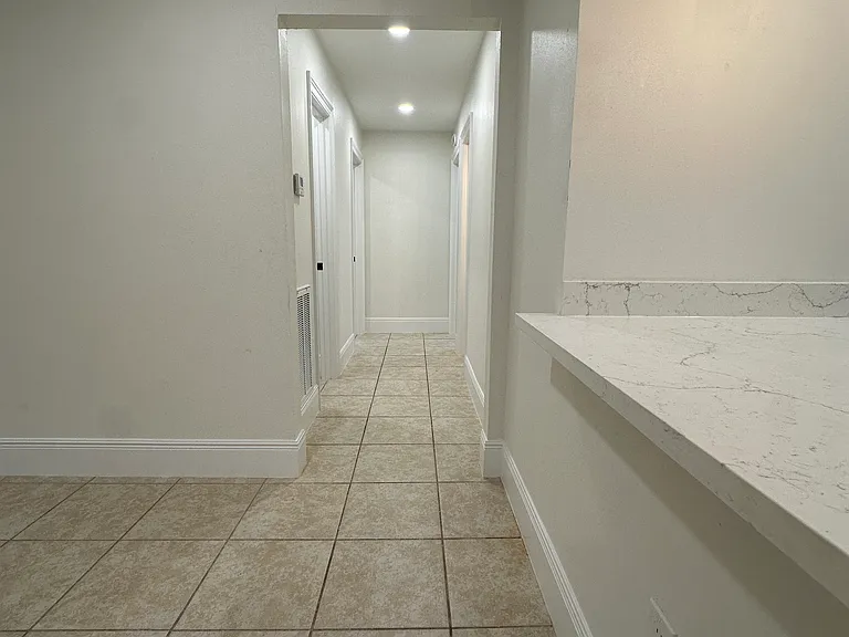 2723 Longwood Dr — Photo 9