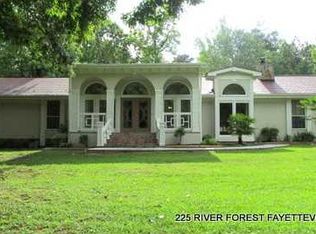 225 River Forest Dr, Fayetteville, GA 30214