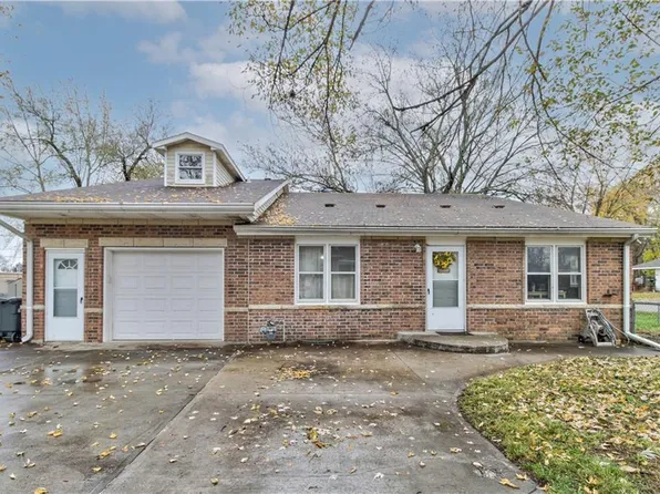 103 SW 14th St, Oak Grove, MO 64075