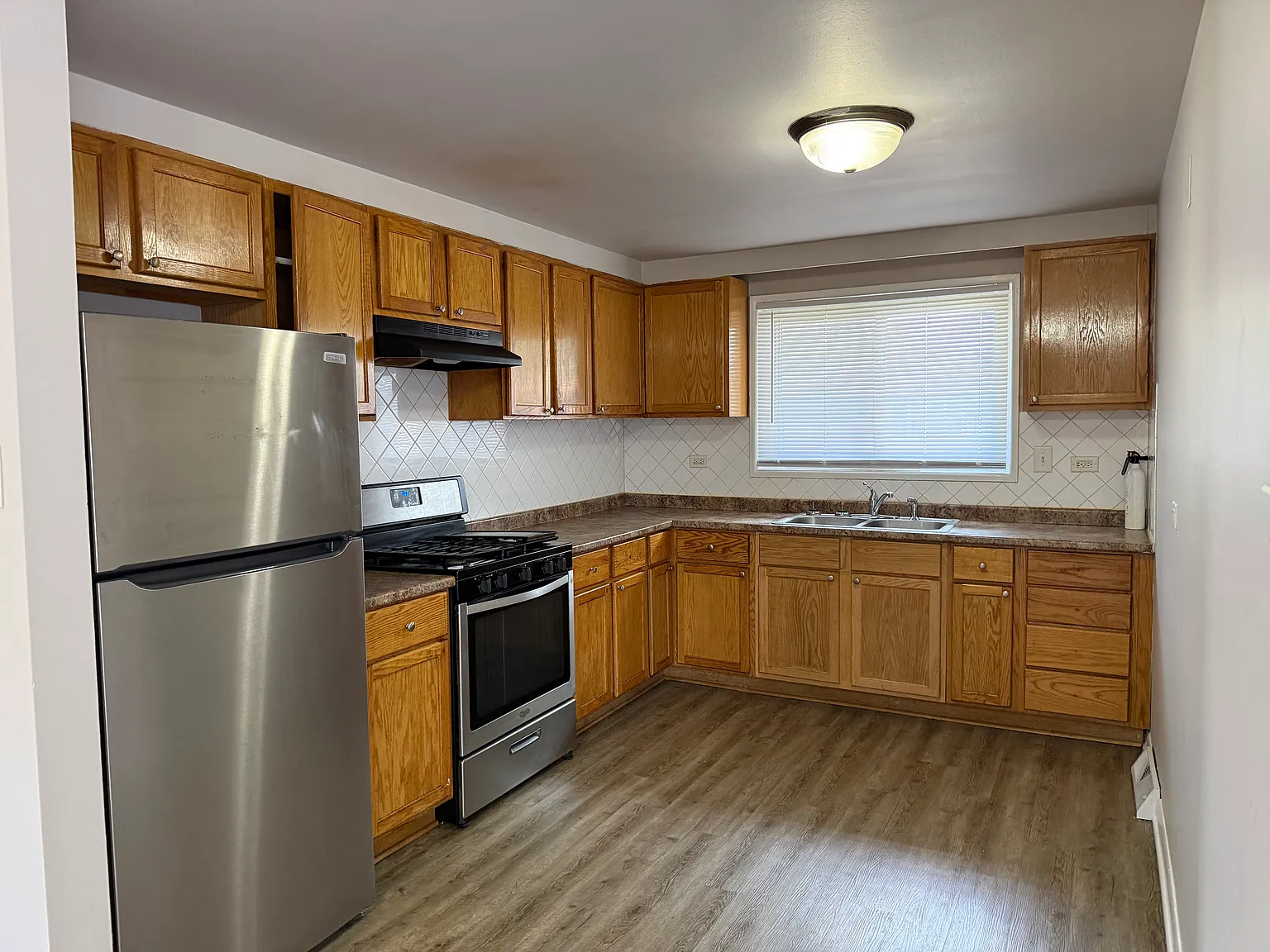 4 bed, 1.5 bath, 1469 sqft, $3,000 — Photo 3