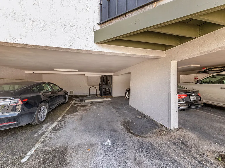 1500 Woodlawn Blvd #4 — Photo 32