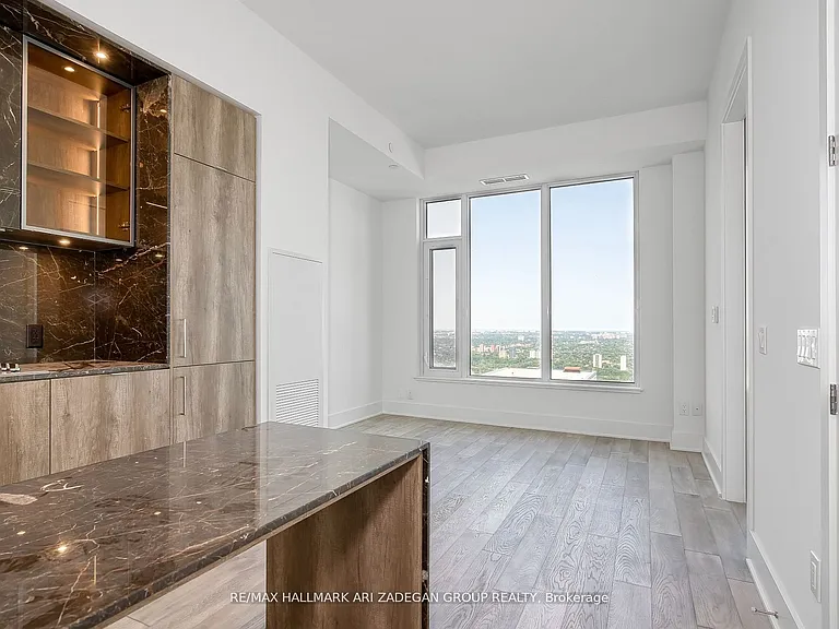 11 Yorkville Ave #5806 — Photo 4