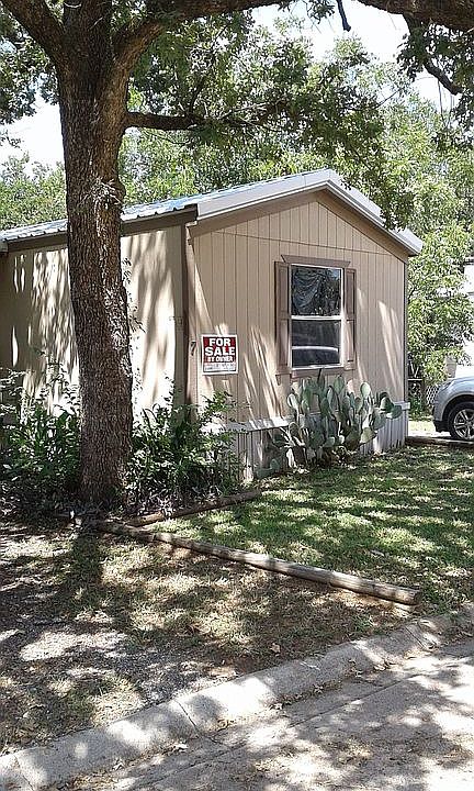 1st image of 7 Oak Hill Park Dr
