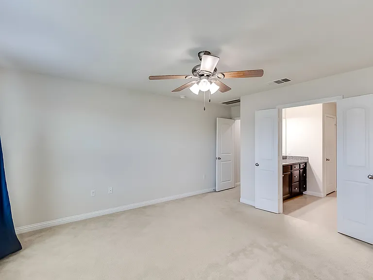 1005 Cold Bear Cv — Photo 17