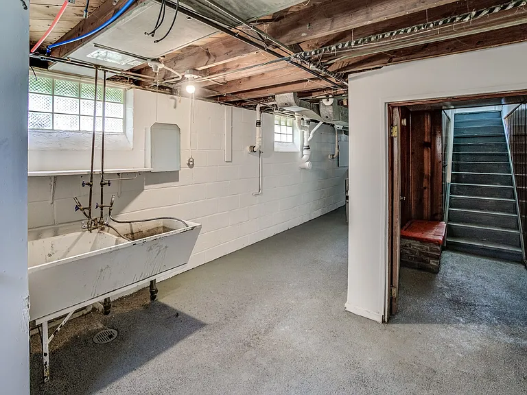 1343 Victory Dr — Photo 34