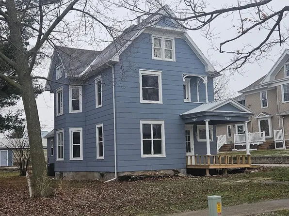 1806 8th Ave, Belle Plaine, IA 52208