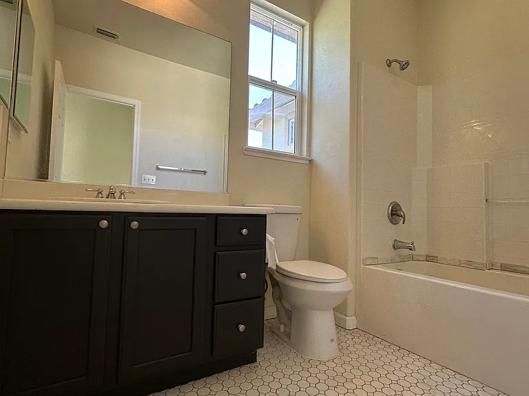 322 S Central Pkwy — Photo 25