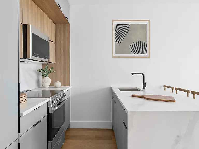 140 Moffat St #4B — Photo 3