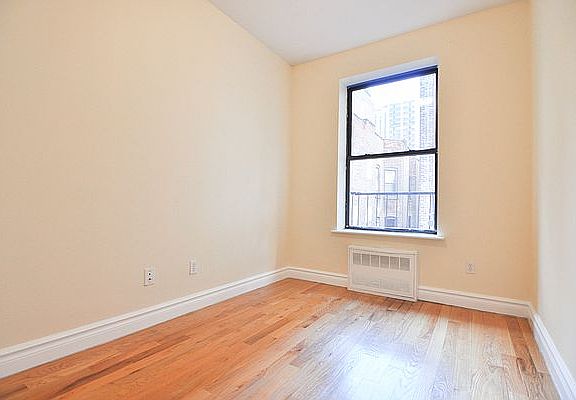 3rd image of 162 E 82nd St APT 2B