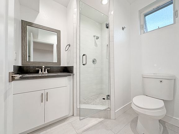 5th image of 1529 W 35th Pl