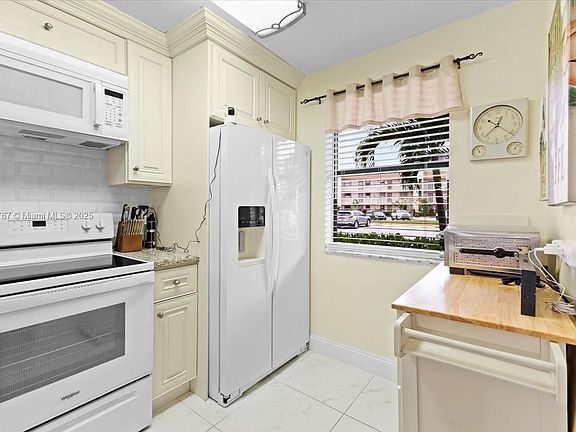 5th image of 10402 Sunrise Lakes Blvd APT 103