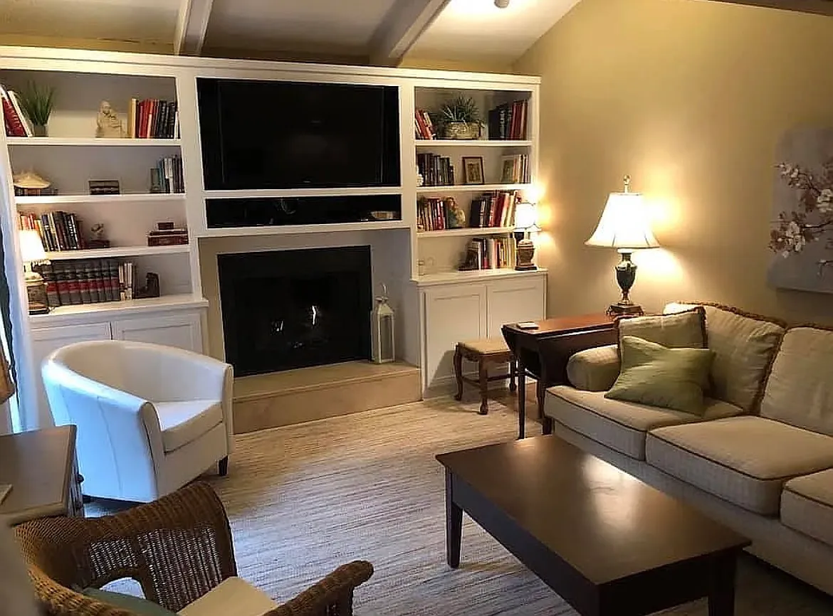 2 bed, 2.5 bath, 1500 sqft, $1,700 — Photo 2