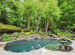 28 Tarleton Ln, Northport, NY 11768