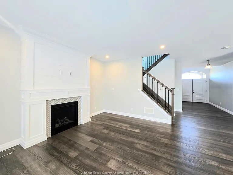 310 Blake Ave — Photo 5