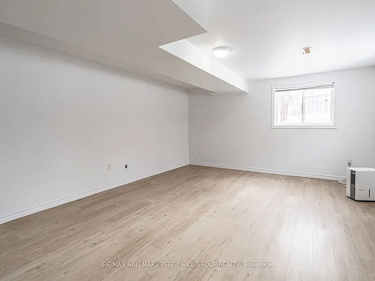 9 Kestrel Ct #LOWER — Photo 4