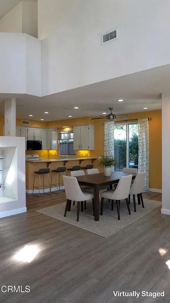 3 bed, 2.5 bath, 1429 sqft, $3,600 — Photo 3