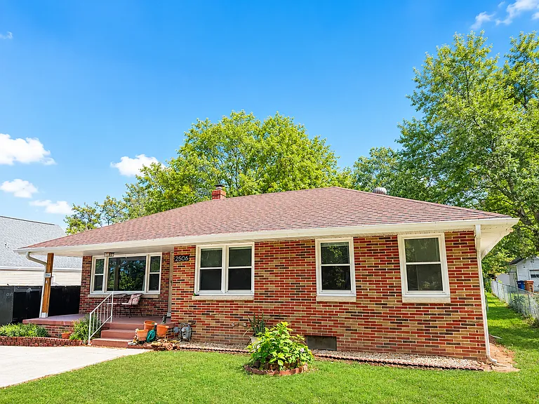 2506 Chandler Rd E — Photo 2