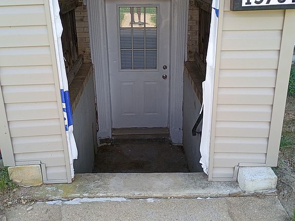 Exterior entry way to the entrance to the unit.
