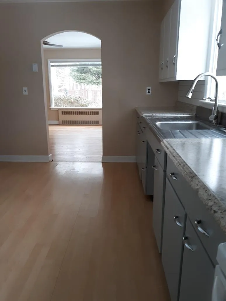 3 bed, 1020 sqft, $1,950 — Photo 4