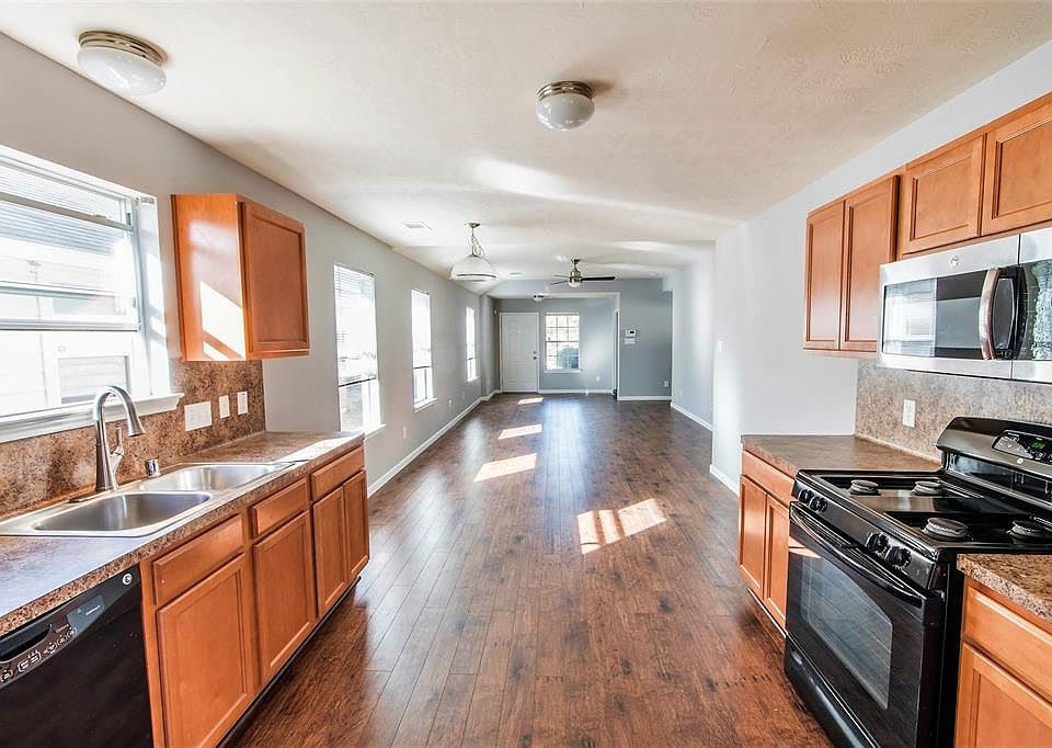 1st image of 2818 Davenridge Ln
