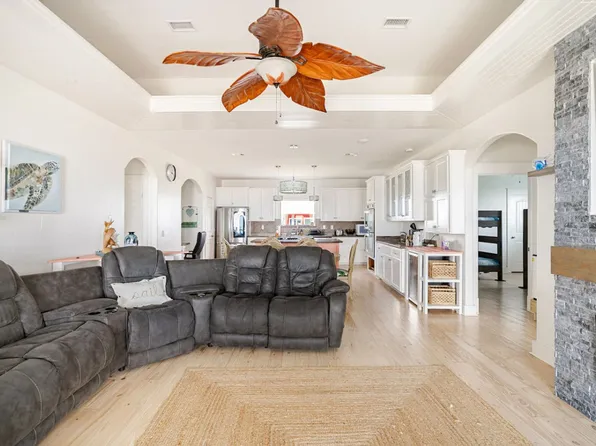 986 Dolly St #Id1281079p, Pt Bolivar, TX 77650