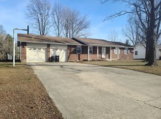 338 Northwood Ln, Salem, IL 62881