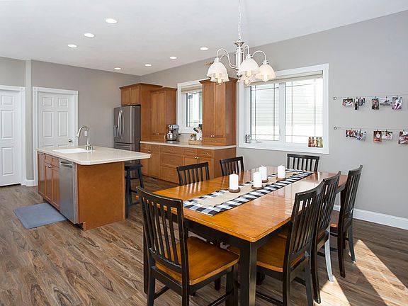 3rd image of 3011 Cove Creek Cir