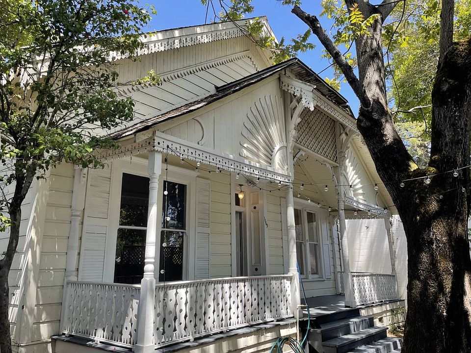 1st image of 1069 4th St