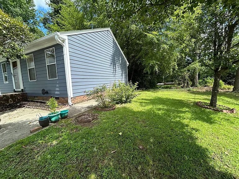 808 Circle Dr — Photo 2