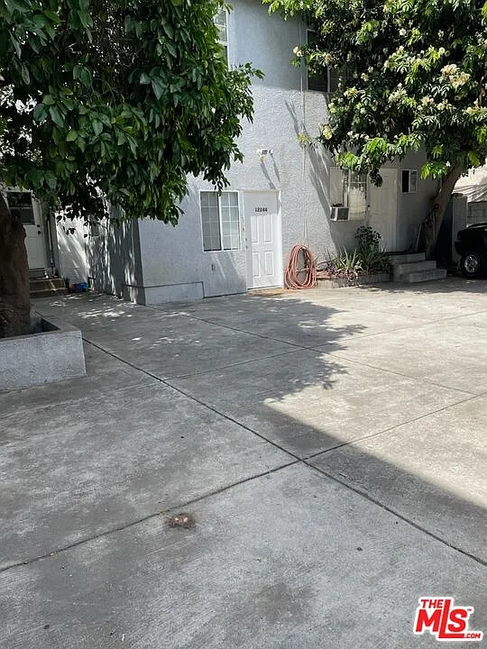 2 bed, 1.0 bath, $2,200 — Photo 2