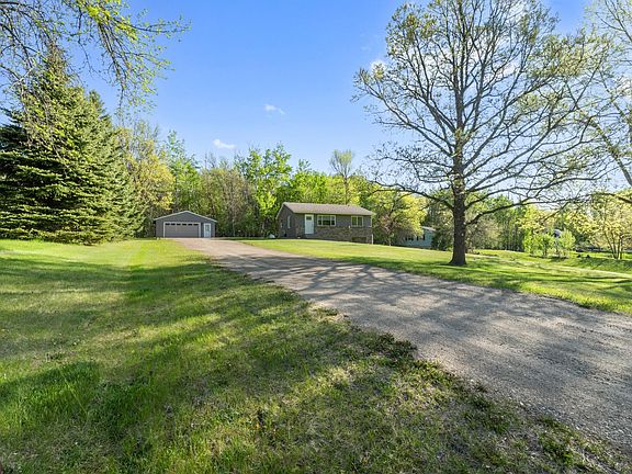4th image of 537 Birchwood Rd NW