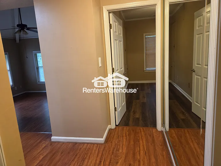203 Ivy Green Ln — Photo 16