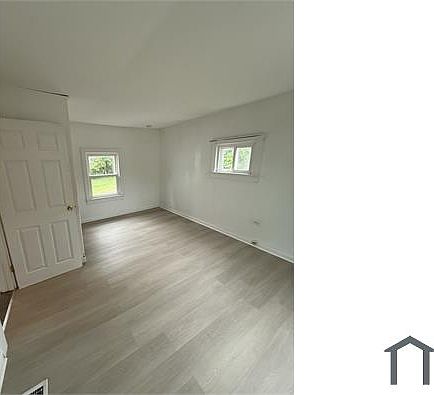 5th image of 10214 Avon Ave
