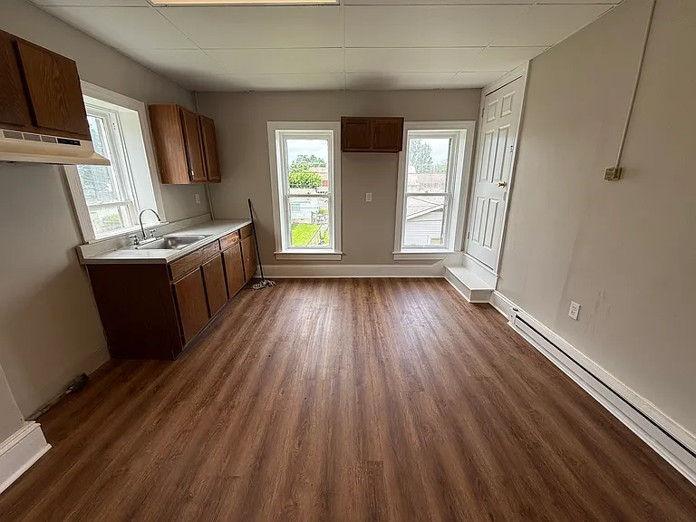 10 Fairview Ave #2 — Photo 5