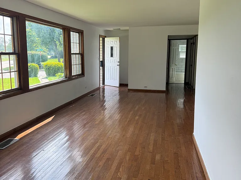 4 Linden Ave — Photo 8