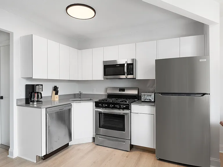 420 E 102nd St #6C — Photo 3