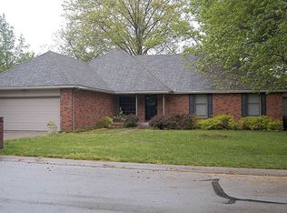 920 Durward Hall Dr, Carthage, MO 64836