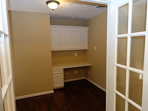 2nd image of 1603 Castle Creek Dr