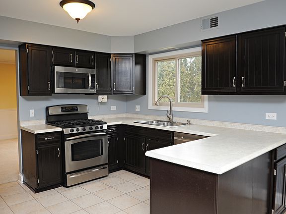 2nd image of 204 E Beech Dr